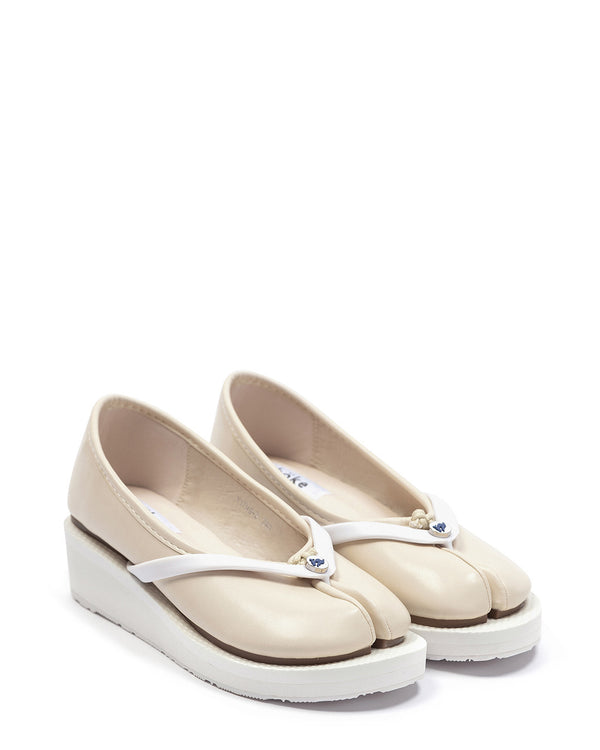 White Tabis